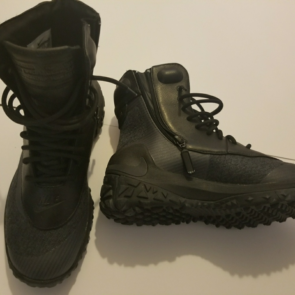 Nike Womens Kynsi Boot